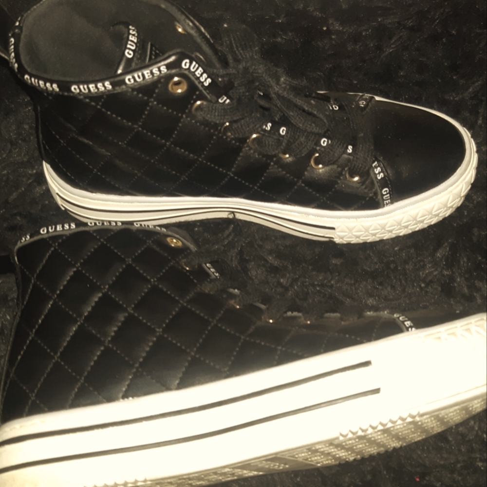 NWOB Women's Size 7 Guess Quilted Black Logo HighTop Trainers Rubber Sole